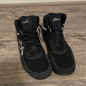 Men’s ASICS matflex wrestling shoes size 11 1/2 never worn